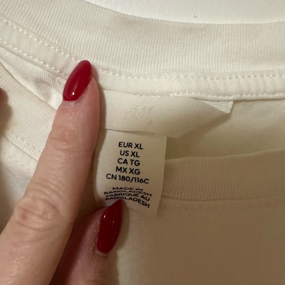 H&M White and Red Graphic Tee - Short Sleeve - Picture 5 of 10